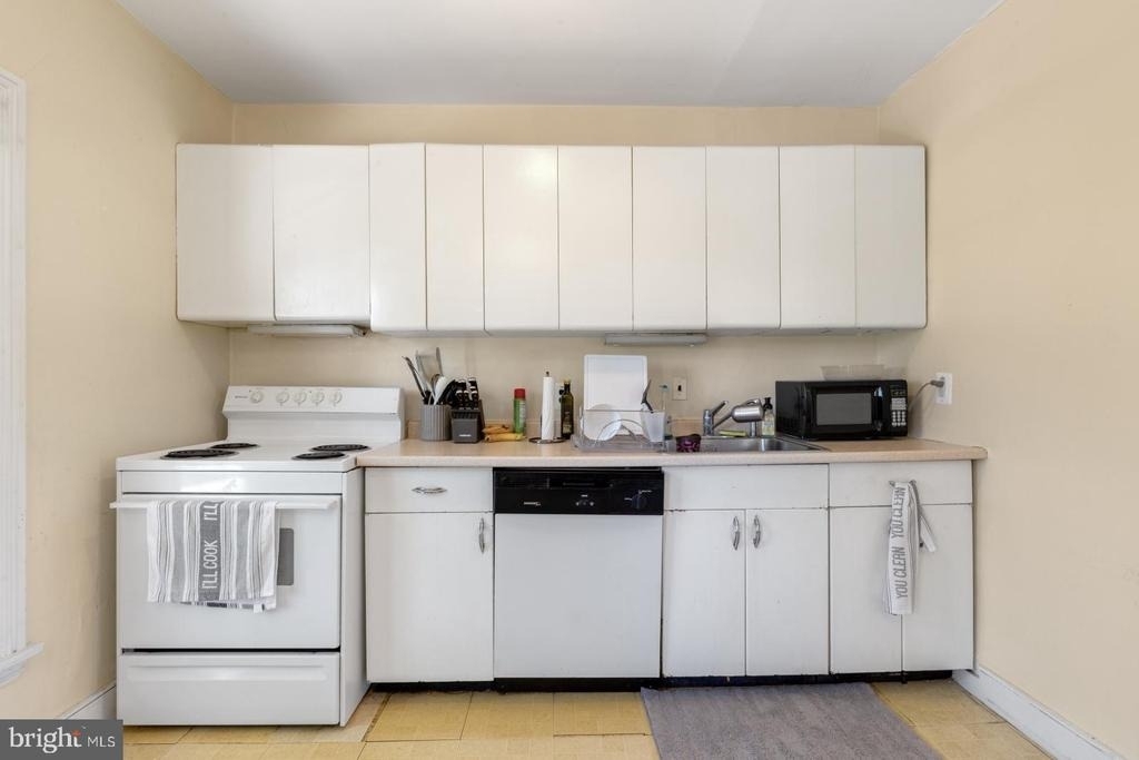 350 Green Lane - Photo 8