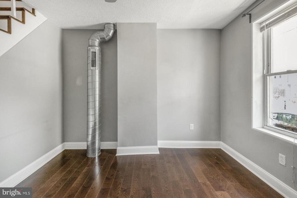 2564 Collins Street - Photo 3
