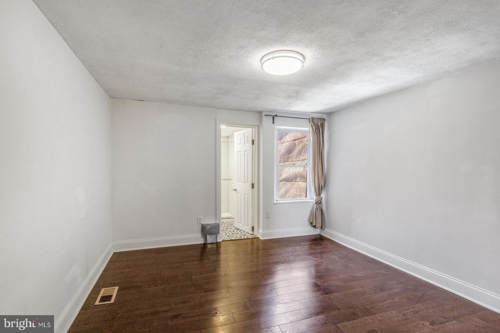 2564 Collins Street - Photo 18
