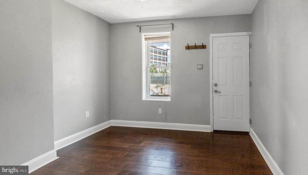 2564 Collins Street - Photo 2