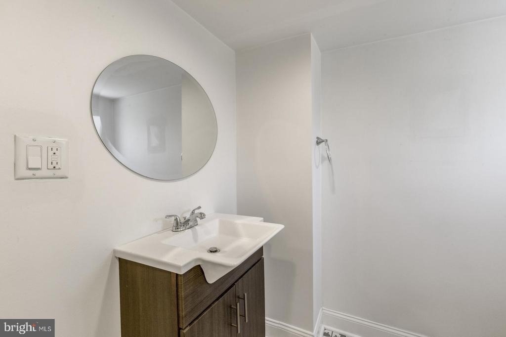 2564 Collins Street - Photo 20
