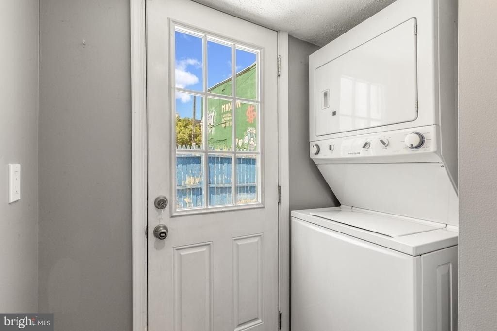 2564 Collins Street - Photo 8