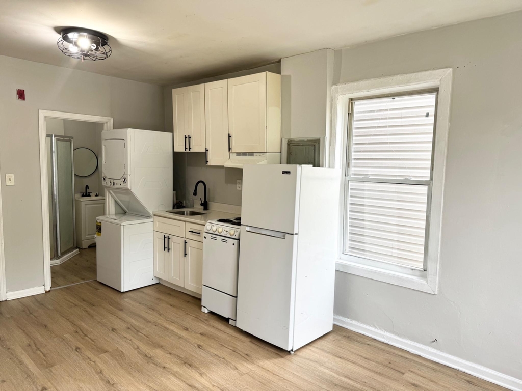 611 W Norris Street - Photo 0