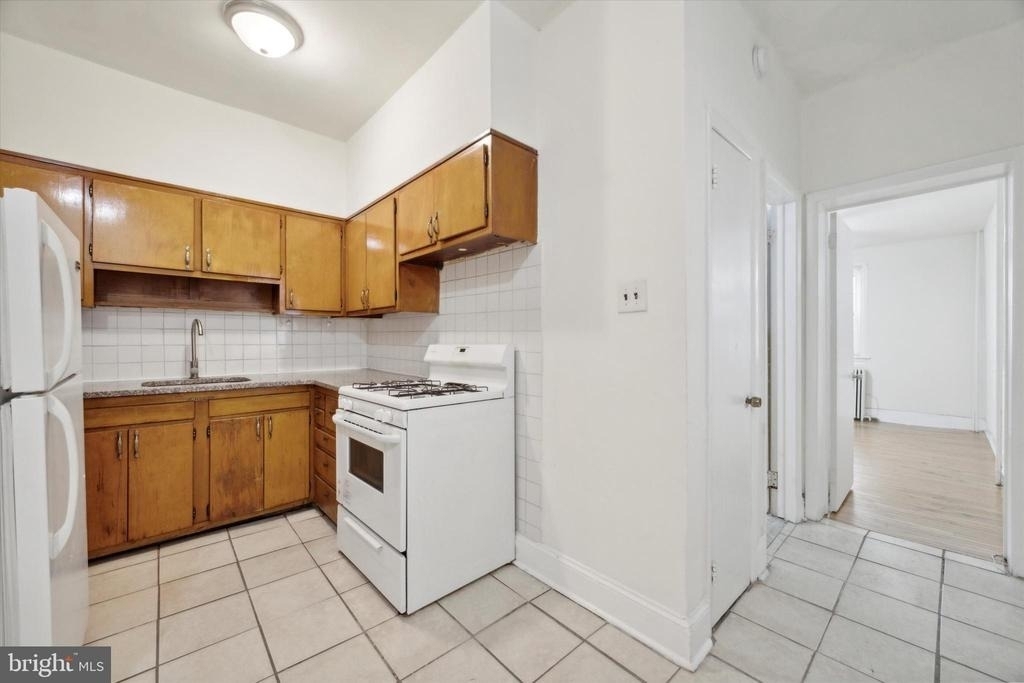 1817 Spruce Street - Photo 7