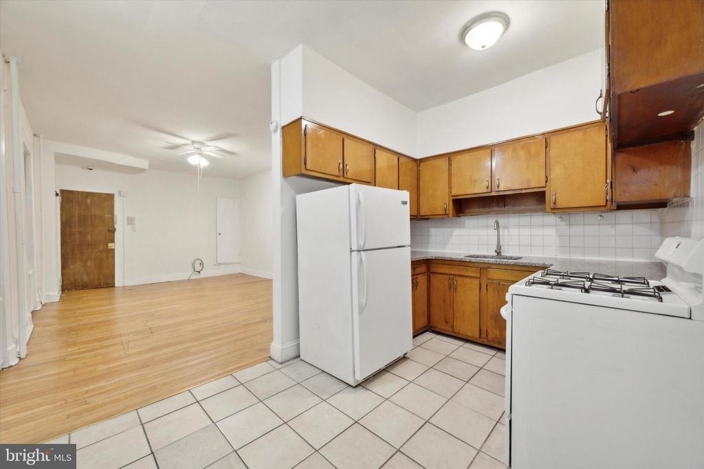 1817 Spruce Street - Photo 3