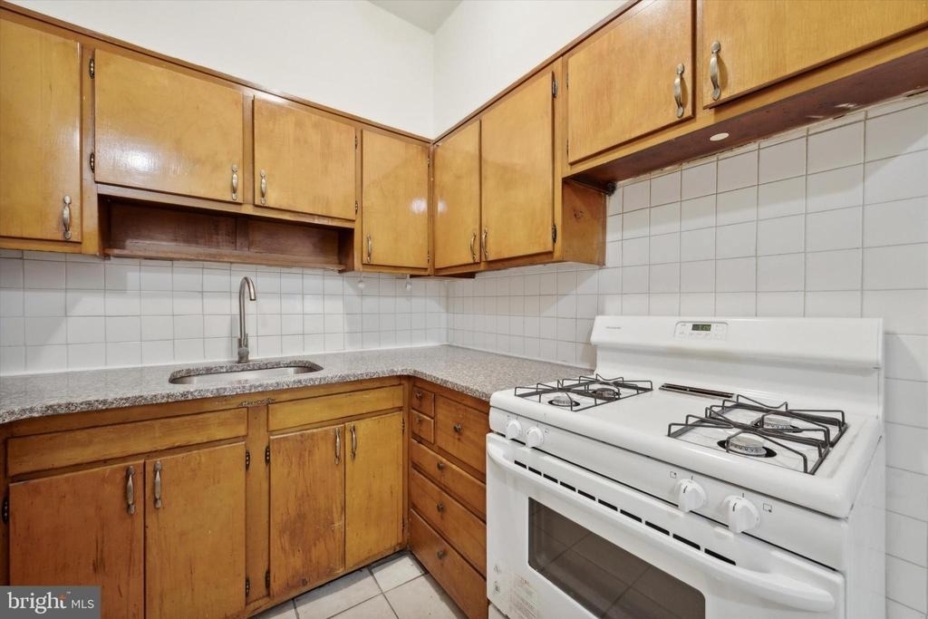 1817 Spruce Street - Photo 5