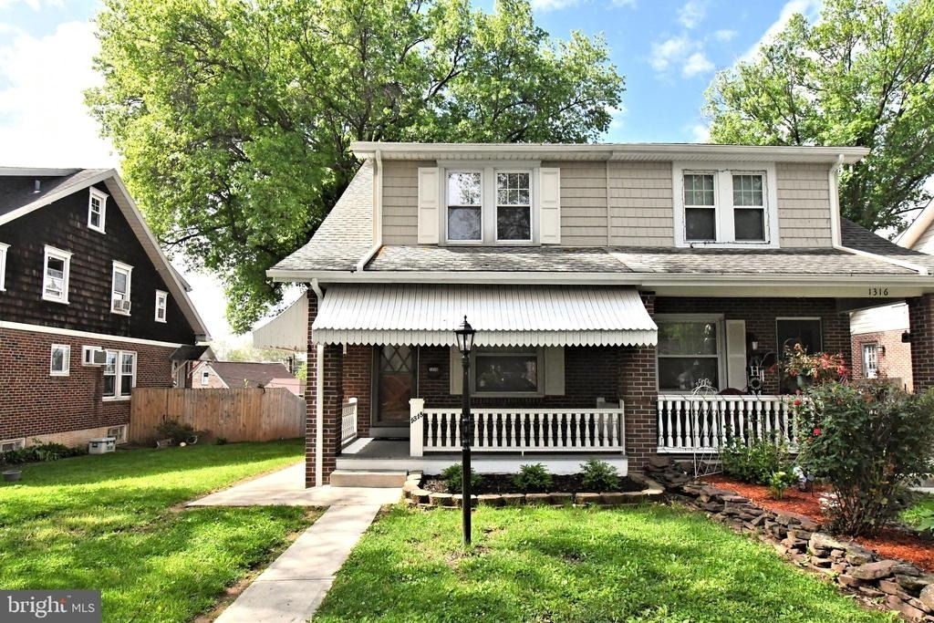 1318 Cherry Street - Photo 0