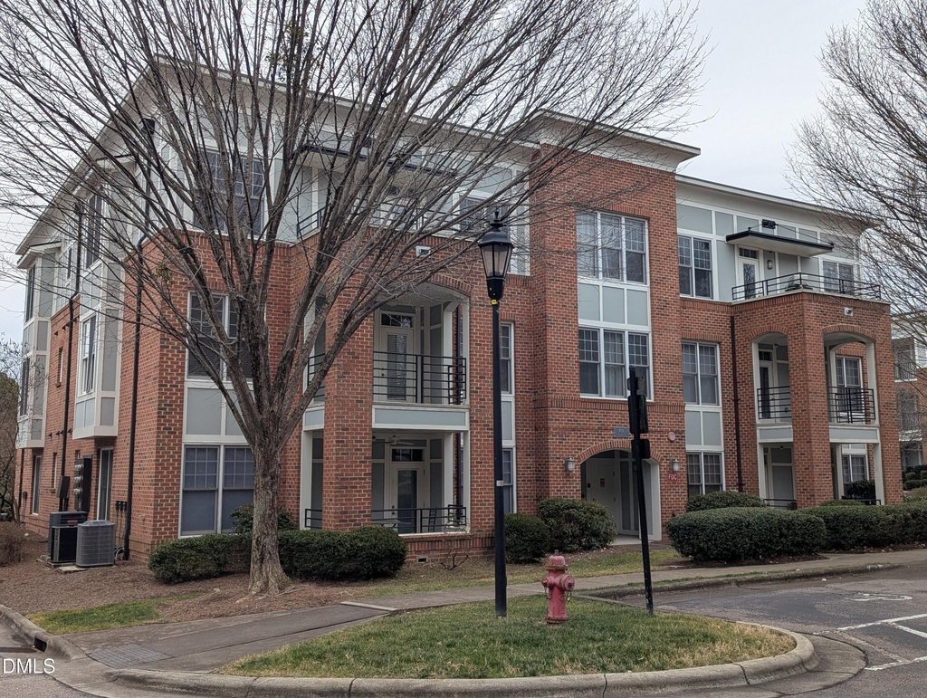 401 Finsbury Street - Photo 0