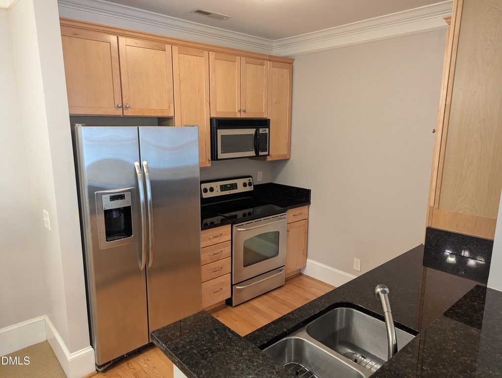 401 Finsbury Street - Photo 2