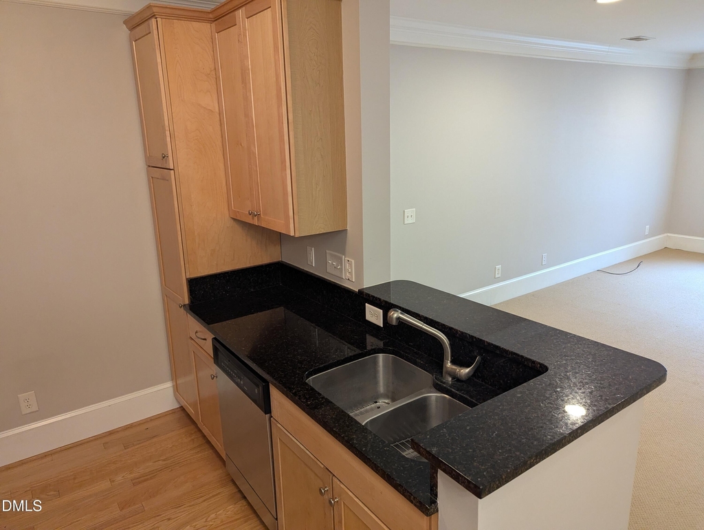 401 Finsbury Street - Photo 3