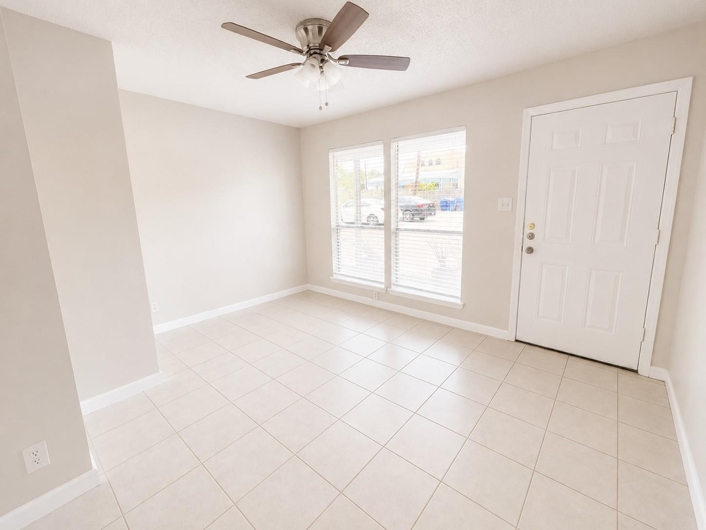 4303 Duval St - Photo 2