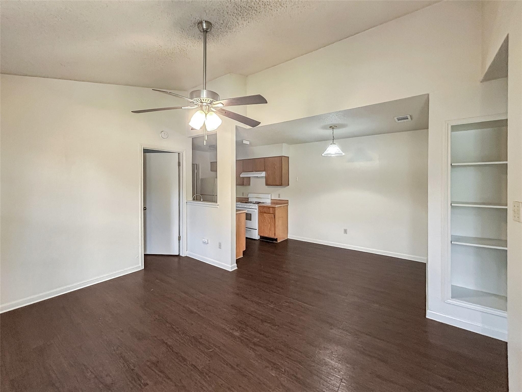 2008 Alex Ave - Photo 2
