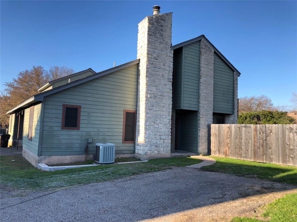 1703 Horseshoe Cir - Photo 0