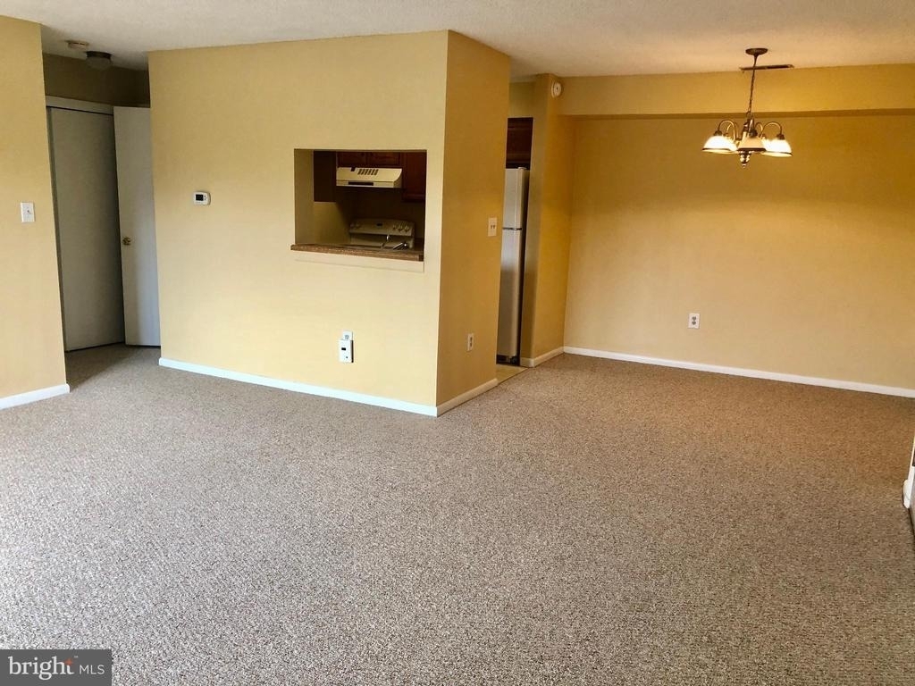 1802 Ravens Crest Dr E - Photo 4