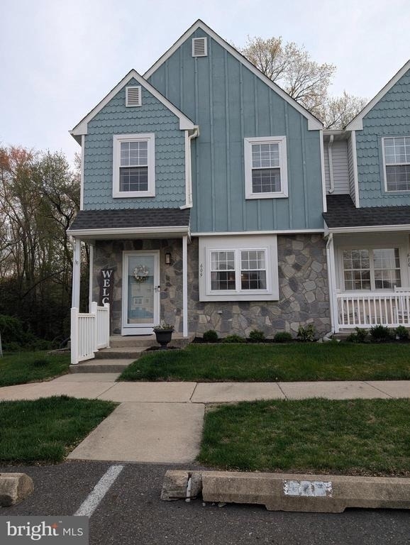 609 Hartland Court - Photo 1
