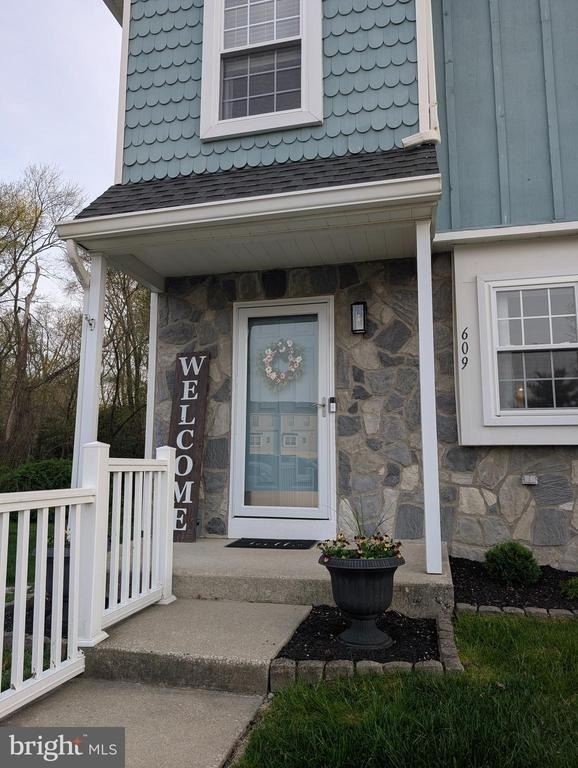 609 Hartland Court - Photo 3