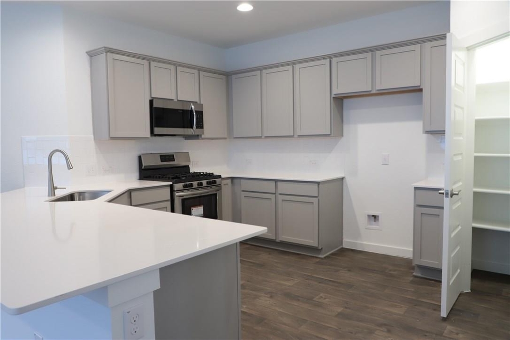 3720 Niddry Dr - Photo 4