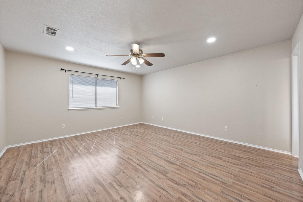 210 Mesquite Cir - Photo 11