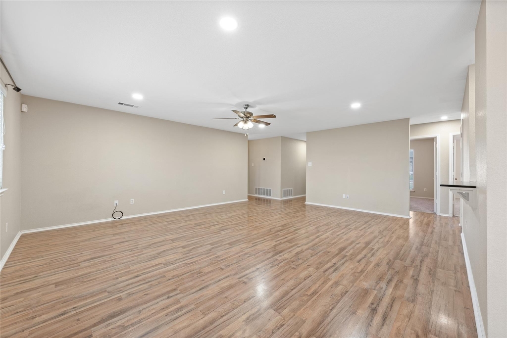210 Mesquite Cir - Photo 8