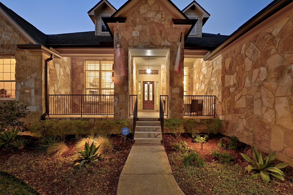 131 Eaton Ln - Photo 1