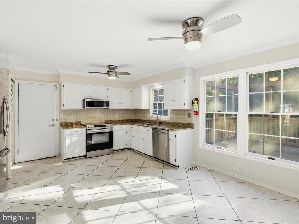 1403 Peartree Lane - Photo 9
