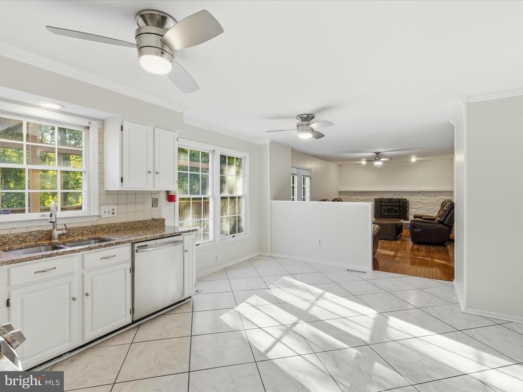 1403 Peartree Lane - Photo 5