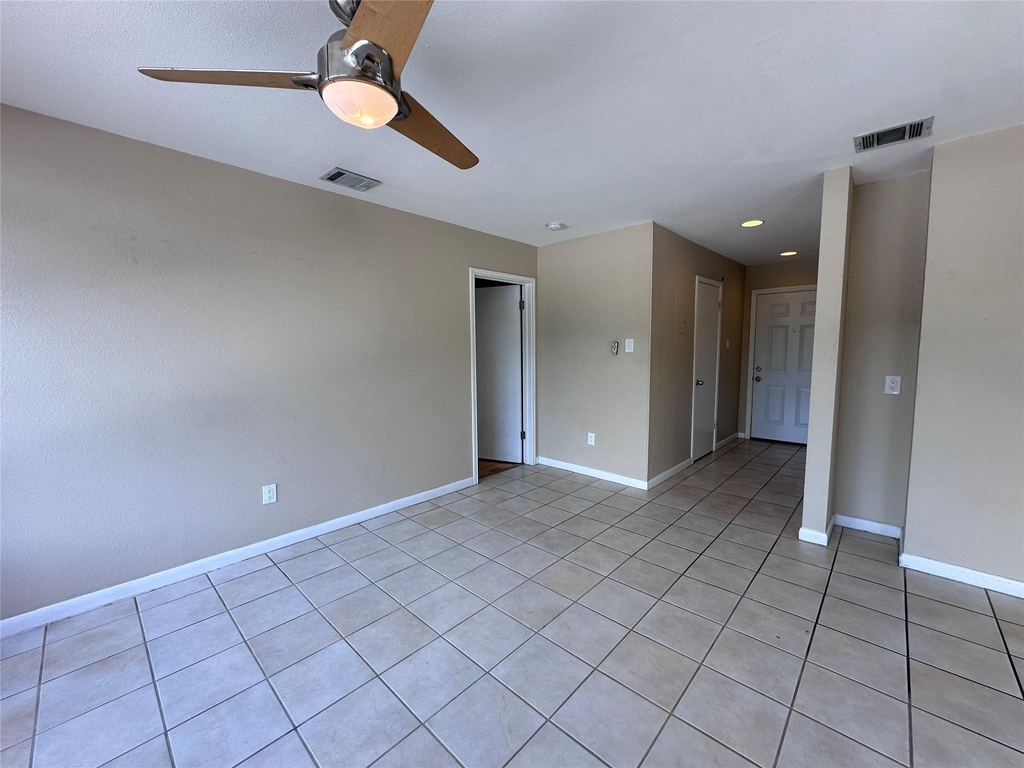 2409 Leon St - Photo 2