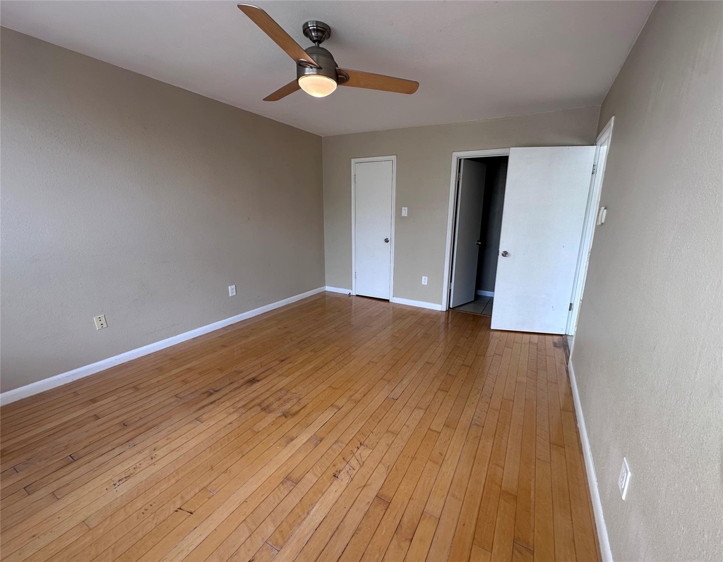 2409 Leon St - Photo 8