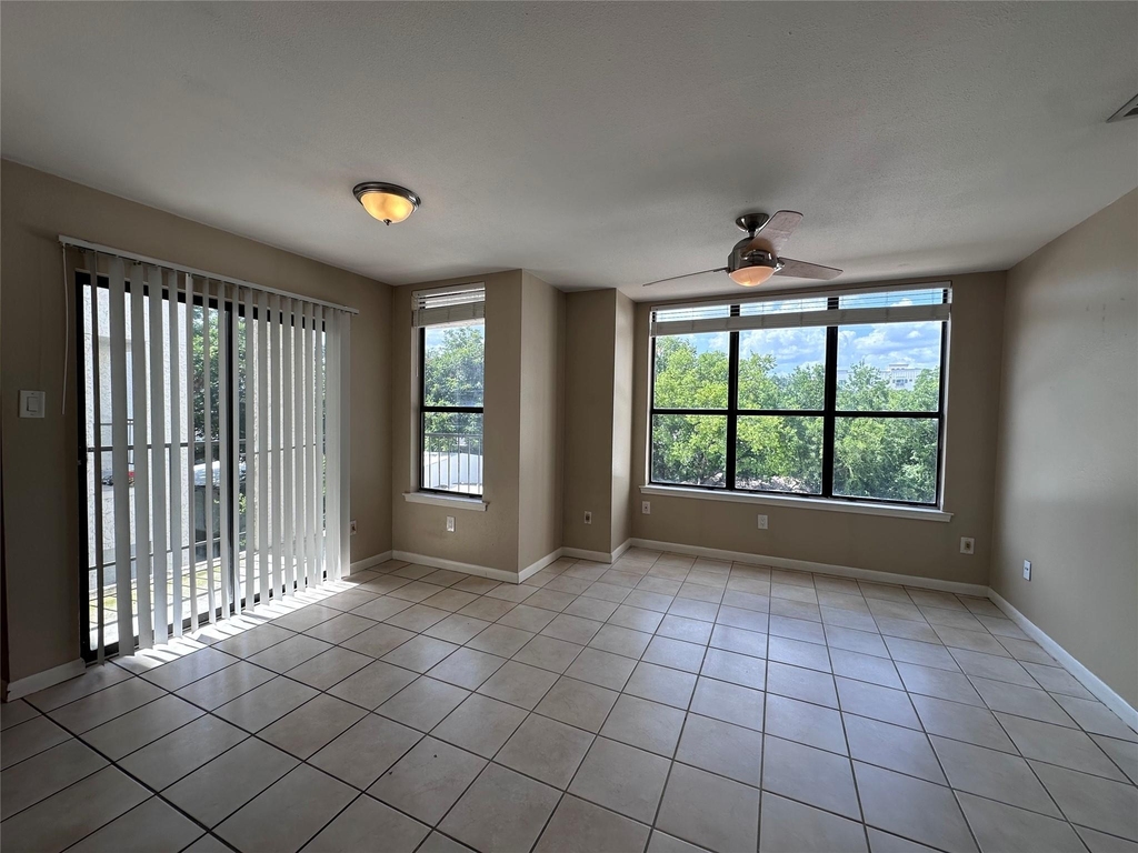 2409 Leon St - Photo 0