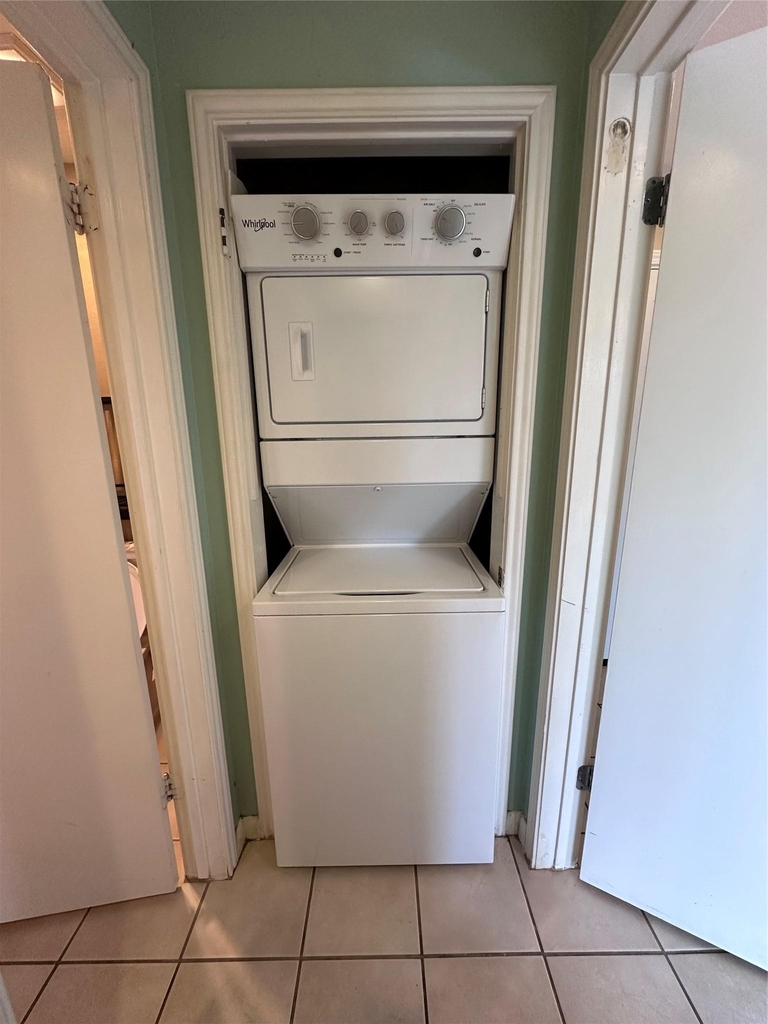 2409 Leon St - Photo 15