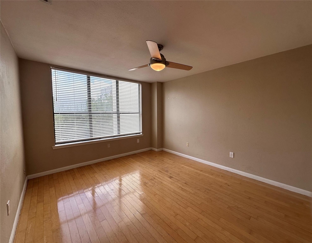 2409 Leon St - Photo 7