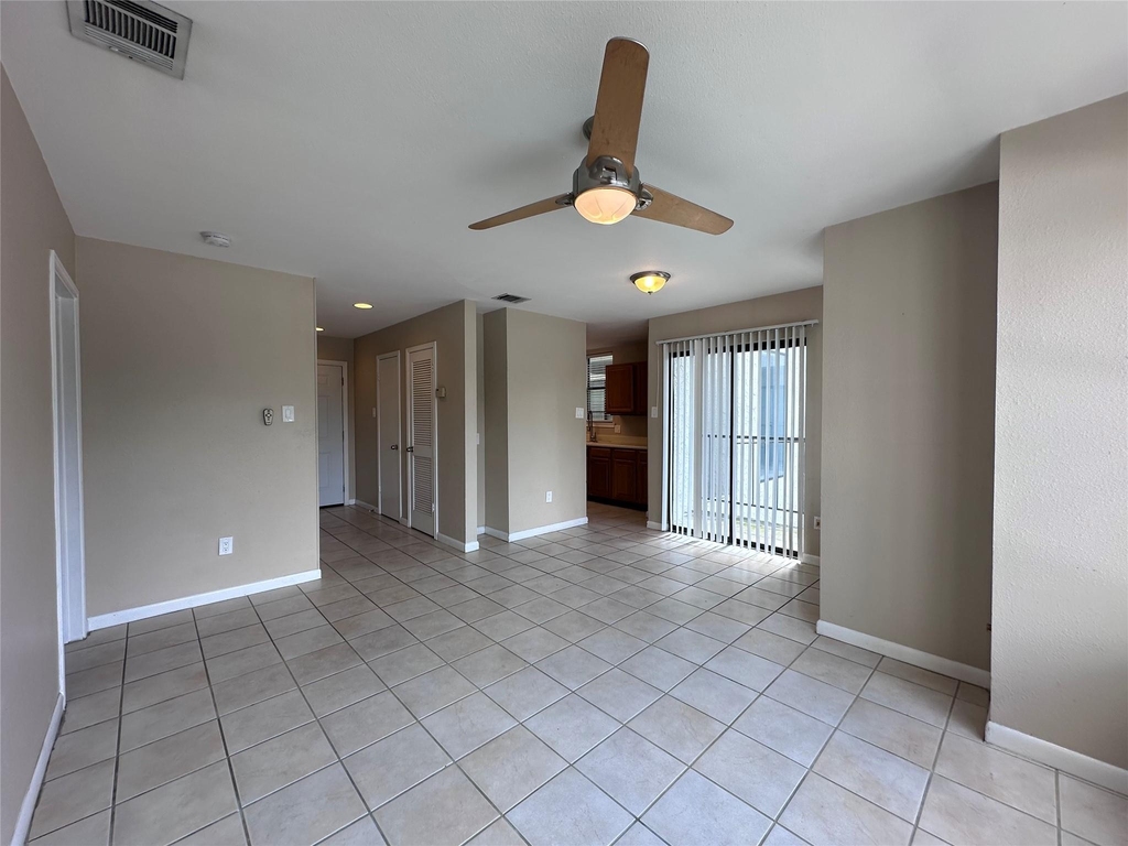2409 Leon St - Photo 3