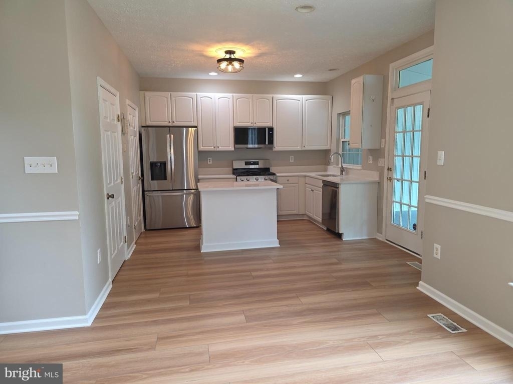 218 Eisenhower Court - Photo 4