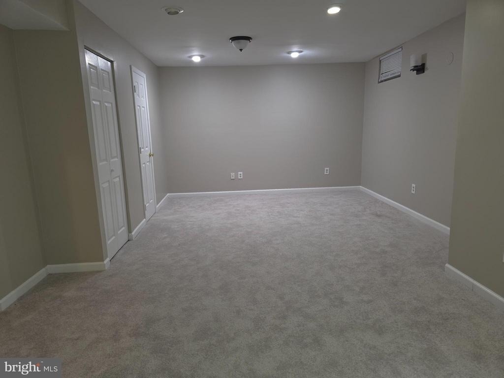218 Eisenhower Court - Photo 16