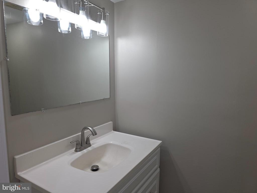 218 Eisenhower Court - Photo 17