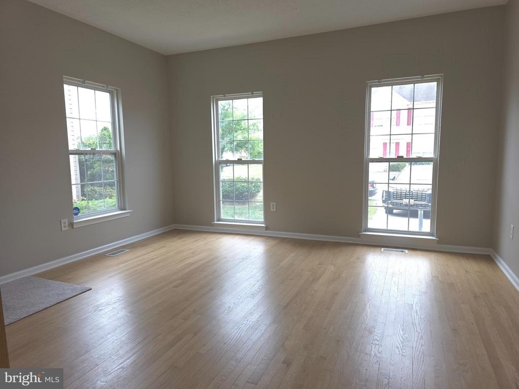 218 Eisenhower Court - Photo 2
