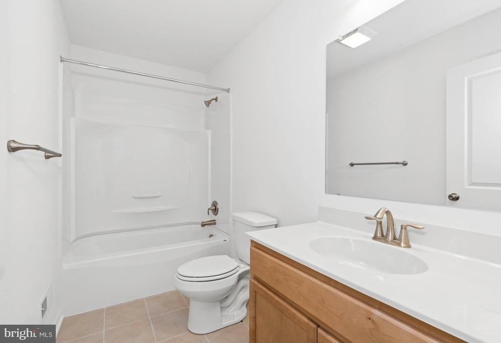 838 Mapleton Avenue - Photo 15