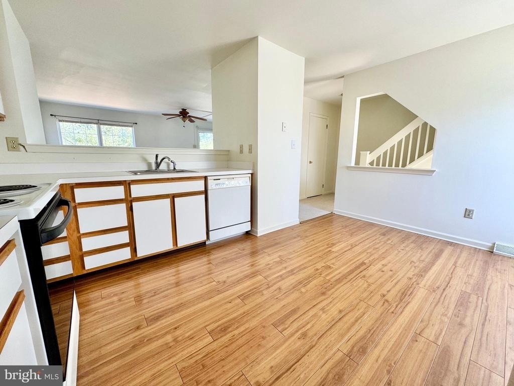 305 Charring Cross Drive - Photo 6