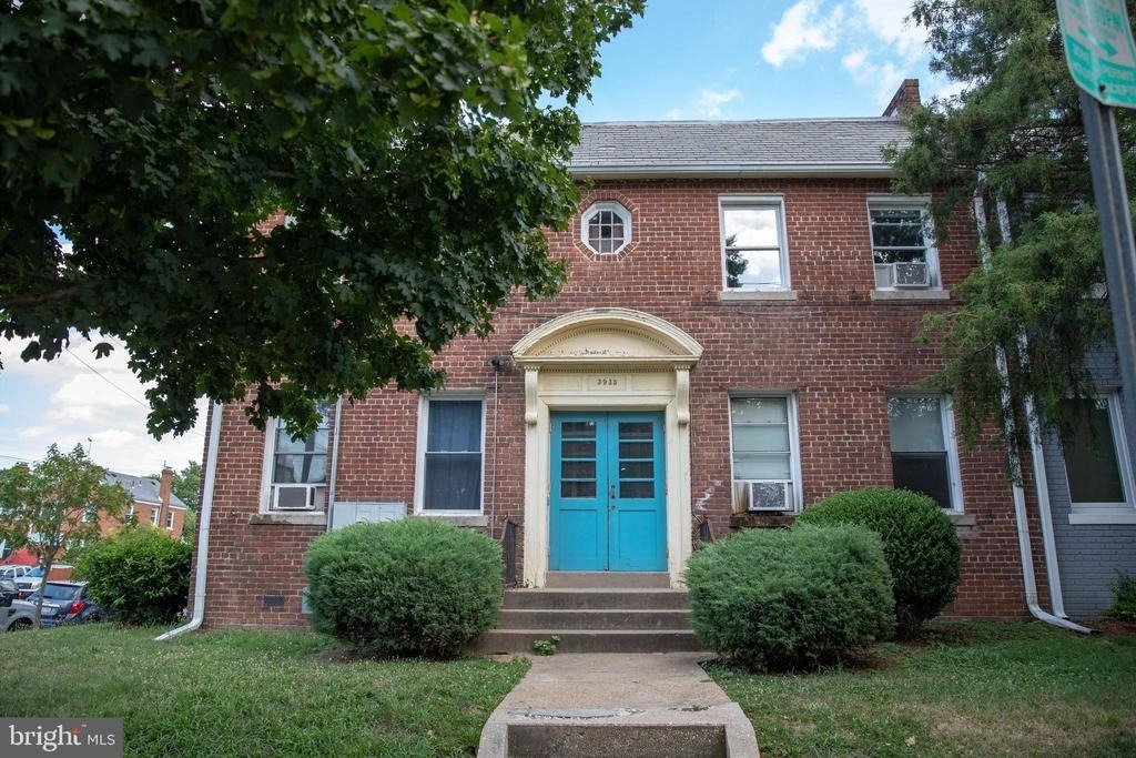 3935 9th Street Ne - Photo 1