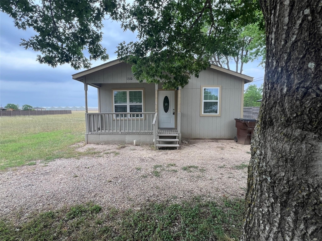 1310 Torres St - Photo 1