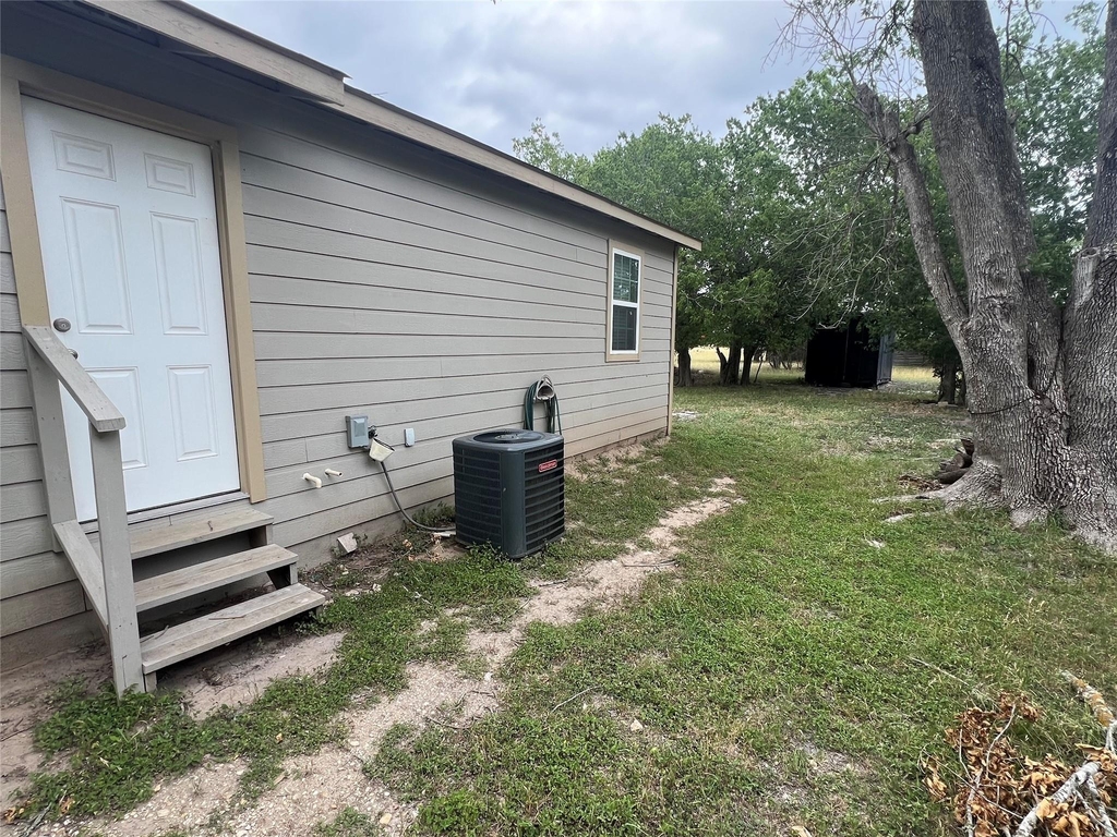 1310 Torres St - Photo 4