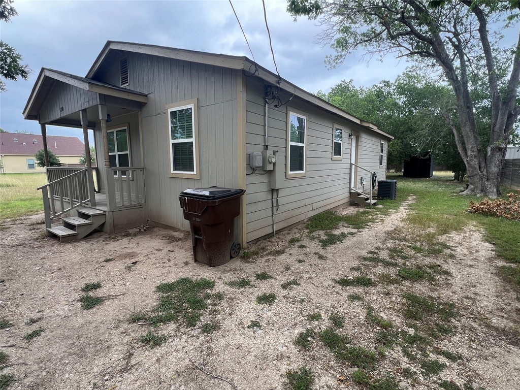 1310 Torres St - Photo 3