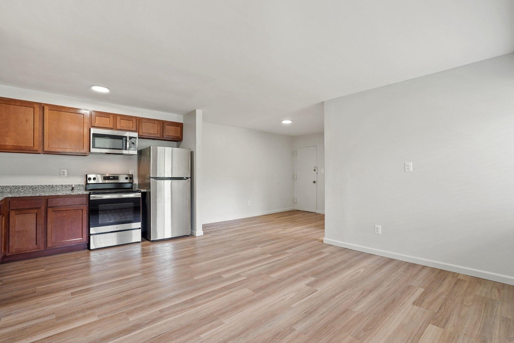 808 Chesapeake Street Se - Photo 0
