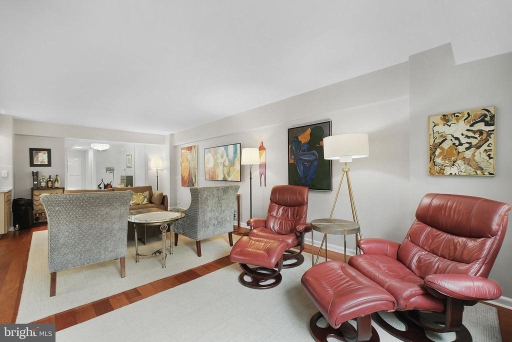 4201 Cathedral Avenue Nw - Photo 4