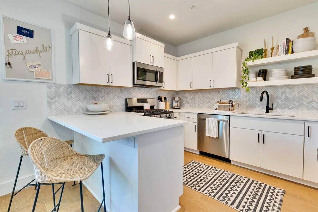 1128 Chicon St - Photo 5