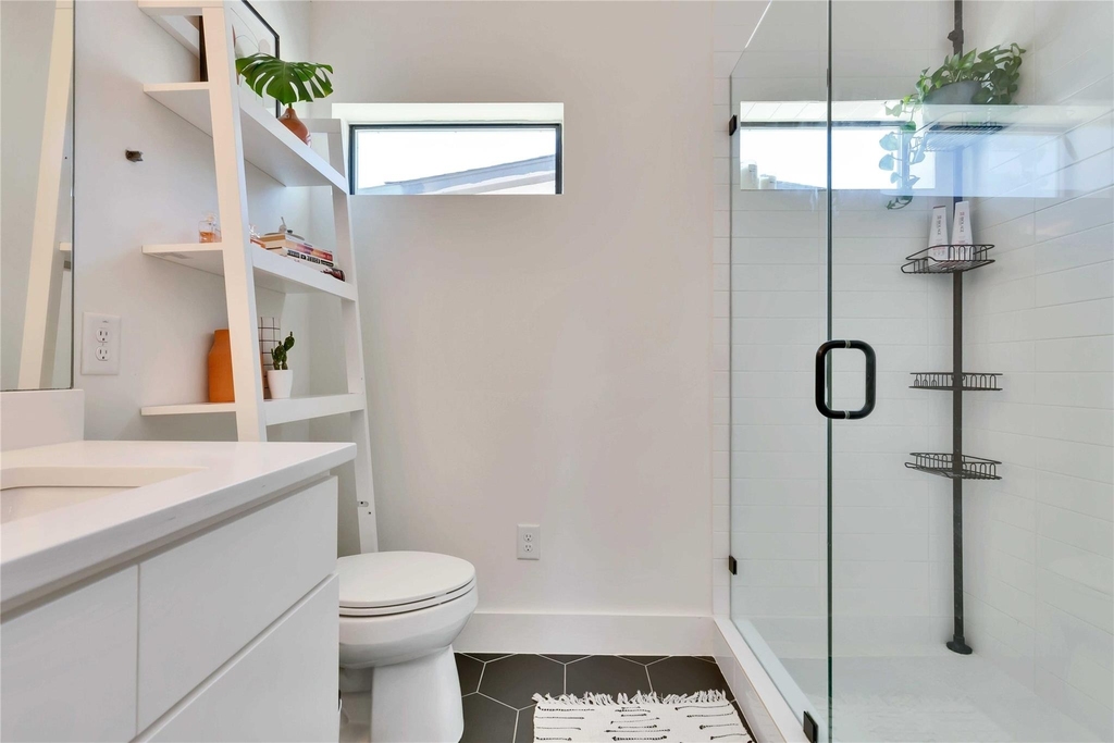 1128 Chicon St - Photo 18