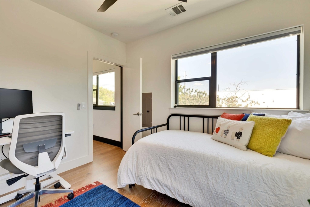 1128 Chicon St - Photo 21