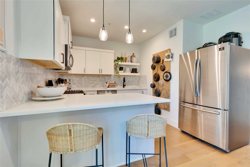 1128 Chicon St - Photo 7