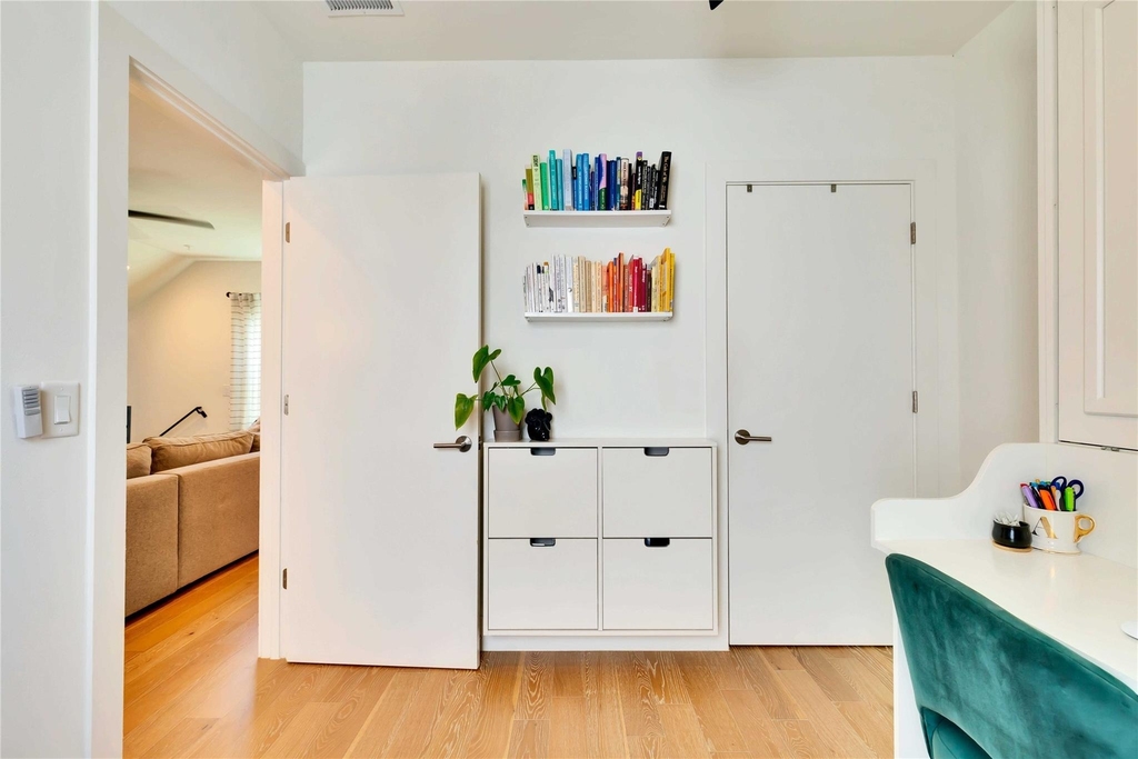 1128 Chicon St - Photo 10