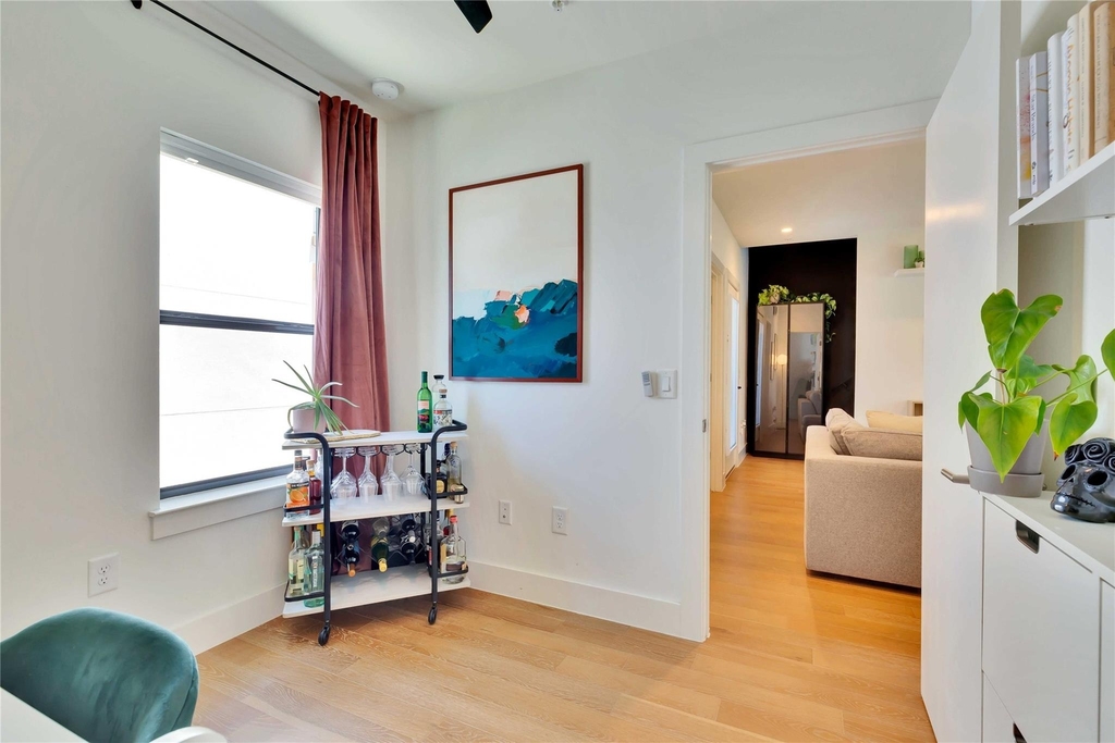 1128 Chicon St - Photo 9